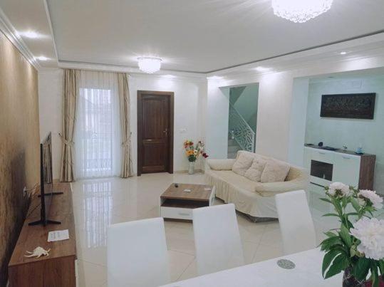 Bed and Breakfast Casa Leahu Băile 1 Mai Zewnętrze zdjęcie